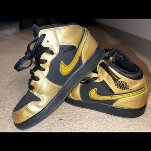 Kids Jordan size 4Y